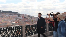 Sercem i duszą w Lizbonie Muzyka, LIFESTYLE - Stolica Portugalii stała się inspiracją dla najnowszej piosenki zespołu Heart & Soul – „Lisbon” oraz tłem dla promującego ją teledysku. Oprócz popularnych miejsc Lizbony pokazano w nim również urzekające portugalskie wybrzeże. Klip można już obejrzeć na YouTube.