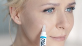 Aneta Zając nową twarzą marki Bioliq Gwiazdy, LIFESTYLE - Aneta Zając - aktorka, znana między innymi z ról w takich serialach, jak „Plebania” oraz „Pierwsza Miłość”, wystąpiła w reklamie punktowego serum depigmentacyjnego Bioliq. Kampania reklamowa z jej udziałem ruszyła w drugiej połowie sierpnia.