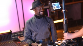 NESCAFÉ® Dolce Gusto® i will.i.am łączą siły w nowej kampanii reklamowej Gwiazdy, LIFESTYLE - Marka NESCAFÉ® Dolce Gusto® ogłasza start nowej, ekscytującej globalnej kampanii reklamowej „Nie ma nic lepszego od klasyki skomponowanej na nowo”, powstałej we współpracy ze znanym i nagradzanym twórcą muzycznym will.i.am