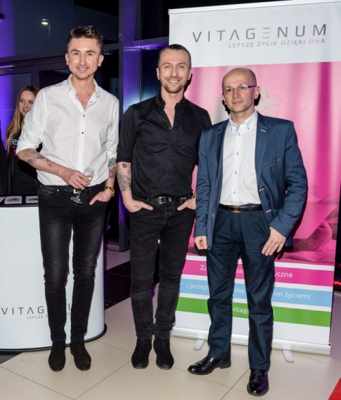 Paprocki&Brzozowski, czyli badania genetyczne w modzie Gwiazdy, LIFESTYLE - Badania genetyczne to świetny sposób, żeby sprawić, aby nasze życie było jeszcze przyjemniejsze. Pozwalają dowiedzieć się, np. jak utrzymać wysportowaną sylwetkę. Tę metodę postanowił wypróbować ją najsłynniejszy polski duet projektantów - Paprocki&Brzozowski.