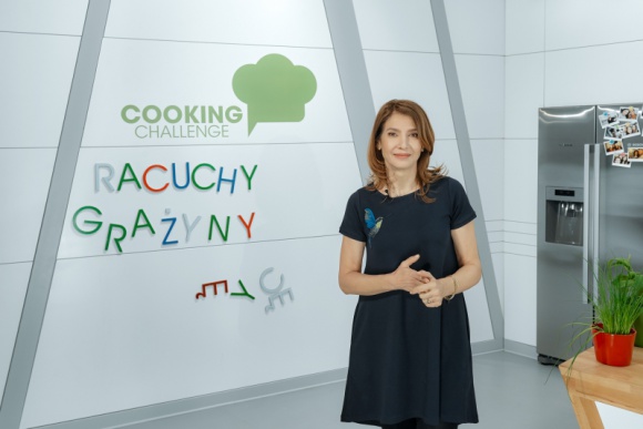 GRAŻYNA WOLSZCZAK W COOKING CHALLENGE Gwiazdy, LIFESTYLE - Już dziś odsłona kolejnego odcinka Cooking Challenge, akcji internetowej, w której gotowanie łączy się ze społecznie ważnym przesłaniem. Biorą w niej udział gwiazdy i znane osobowości.