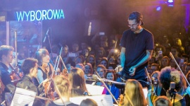 Nowy utwór JIMKA i jego orkiestry marzeń - finał Projektu 30/90 Muzyka, LIFESTYLE - Jak w jednym utworze połączyć setki różnych dźwięków płynących z fortepianu, elektrycznych skrzypiec, saksofonu i gitary z odgłosem domofonu, rozbijającej się tafli lodu czy pracującej wiertarki? Wie o tym Radzimir Dębski!