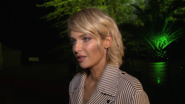 Magdalena Mielcarz: płaczę, że nie jadę na Open'era, ale mam wtedy rocznicę ślubu Gwiazdy, LIFESTYLE - Aktorka jest wielką fanką brytyjskiej wokalistki M.I.A., która wystąpi podczas tegorocznego Open'era. Nie może jednak uczestniczyć w jej koncercie, ponieważ w tym czasie będzie świętować rocznicę ślubu. Gwiazda nie ukrywa, że gdyby wcześniej znała termin występu ulubionej wokalistki, przesunęłaby wyjazd z mężem.