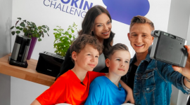 MISTRZ POLSKI GOTUJE W COOKING CHALLENGE Gwiazdy, LIFESTYLE - Edyta Zając i Kuba Rzeźniczak - Mistrz Polski gotuje z żoną w kuchni Cooking Challenge! Jakub Rzeźniczak wraz z żoną Edytą Zając podjęli wyzwanie Cooking Challenge, akcji internetowej, w której gotowanie łączy się ze społecznie ważnym przesłaniem.