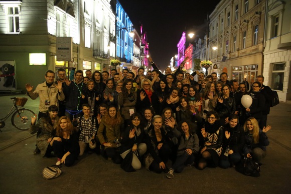 Light.Move.Festival. – wolontariusze poszukiwani BIZNES, Kultura - Fundacja Lux Pro Monumentis, organizator Light. Move. Festival. ogłasza nabór na wolontariat przy tegorocznej edycji festiwalu światła. W tym roku LMF startuje już 29 września.