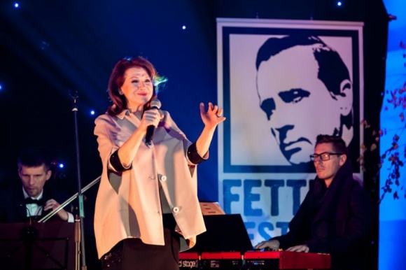 Jeśli kochasz śpiewać, musisz tam być! V Fetting Festiwal Muzyka, LIFESTYLE - Tylko do 20 października można zgłaszać udział w międzynarodowym konkursie muzycznym, w ramach V Feting Festiwalu. W tym roku uczestnicy zmierzą się z piosenkami autorstwa Wojciecha Młynarskiego.