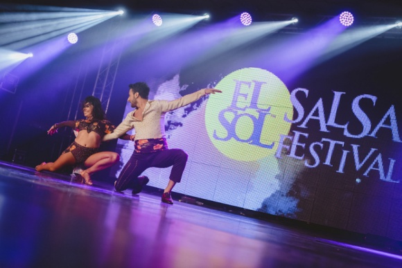 El Sol Salsa Festival już po raz 13.! Muzyka, LIFESTYLE - El Sol Salsa Festival już niedługo po raz 13 będzie podgrzewał warszawską jesienną atmosferę. Najbardziej słoneczny festiwal taneczny w Europie wesprze El Sol - marka o iście hiszpańskim temperamencie.