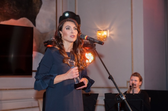 Olga Kozierowska w gronie Inspiratorów Biznesu 2017! BIZNES, Kultura - Współzałożycielka Fundacji Sukcesu Pisanego Szminką – Olga Kozierowska, od wielu lat prowadząca działania wspierające kobiety w realizacji ich potencjału, znalazła się gronie nagrodzonych prestiżowym wyróżnieniem „Inspiratorzy Biznesu” 2017.