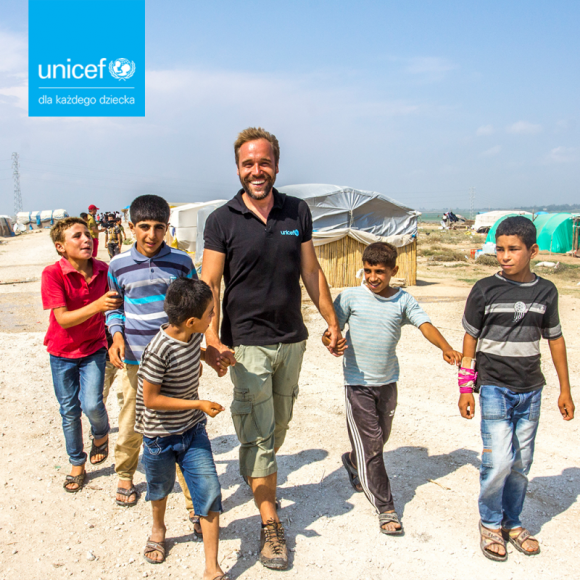 Łukasz Nowicki nowym Ambasadorem Dobrej Woli UNICEF Gwiazdy, LIFESTYLE - Warszawa, 20 marca 2018 r. – Dziś w Warszawie odbył się uroczysty akt mianowania nowego Ambasadora Dobrej Woli UNICEF Polska. Do grona Ambasadorów dołączył Łukasz Nowicki, aktor, artysta i dziennikarz od 8 lat związany z działaniami UNICEF.