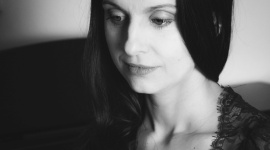 The heart’s songs – pierwszy singiel z debiutanckiej płyty Oli Kieszek Muzyka, LIFESTYLE - The heart’s songs to minimalistyczna w warstwie dźwiękowej, subtelna wokalnie opowieść o pasji, sile i niezłomności charakteru oraz szacunku do natury.