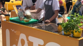 Warsztaty molekularne z Junior Masterchiefem Bartkiem Kwietniem Gwiazdy, LIFESTYLE - Tegoroczny zwycięzca kulinarnego show Masterchief Junior Bartek Kwiecień, przeprowadził dla plażowiczów w Świnoujściu warsztaty kuchni molekularnej.