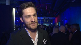 Kamil Pawelski (Ekskluzywny Menel): Od czterech lat uczęszczam na zajęcia z emisji głosu. Płyta była moim marzeniem Muzyka, LIFESTYLE - Bloger, znany głównie jako Ekskluzywny Menel, przyznaje, że muzyka jest jedną z jego największych życiowych pasji. O nagraniu swojej płyty marzył od dawna, ale brakowało mu odwagi. Nie chciał też być posądzony o to, że na bazie sukcesu swojego bloga chce budować karierę muzyczną. Praca nad albumem „Granice” trwała dwa lata, a płyta trafiła do sprzedaży jesienią ubiegłego roku. Natomiast na początku października premierę miał trzeci singiel – „Wisła”.