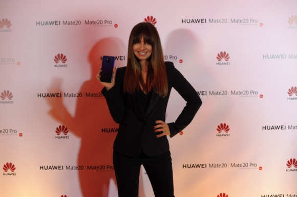 Anna Lewandowska dołączyła do #TeamHuawei! Gwiazdy, LIFESTYLE - Anna Lewandowska, mistrzyni świata w karate, ceniona trenerka i przedsiębiorczyni, dołączyła do #TeamHuawei, grupy influencerów identyfikujących się z marką i używających na co dzień produktów Huawei