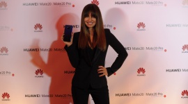 Anna Lewandowska dołączyła do #TeamHuawei! Gwiazdy, LIFESTYLE - Anna Lewandowska, mistrzyni świata w karate, ceniona trenerka i przedsiębiorczyni, dołączyła do #TeamHuawei, grupy influencerów identyfikujących się z marką i używających na co dzień produktów Huawei