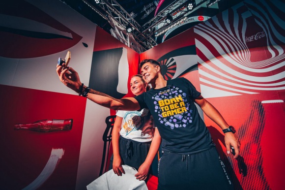 MeetUp®, czyli święto twórców internetowych oraz ich fanów Gwiazdy, LIFESTYLE - Najpopularniejsze gwiazdy internetu i tysiące fanów. Spotkania ze sławnymi influencerami cieszą się ogromnym zainteresowaniem wśród młodzieży na całym świecie.