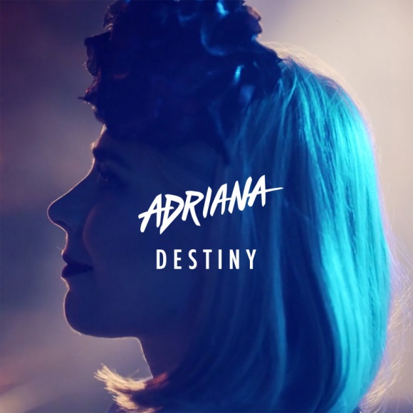 Adriana, uznana polska ilustratorka mody, debiutuje singlem "Destiny" Muzyka, LIFESTYLE - Adriana to pochodząca z Olsztyna, mieszkająca w Anglii wokalistka, kompozytorka i autorka tekstów. To także znakomita ilustratorka, producentka i kreatorka wielu projektów artystycznych związanych ze światem mody.
