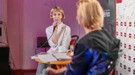 Ina West z winylem „Girls” w ramach „Piątków z Nową Muzyką” Muzyka, LIFESTYLE - 25 listopada w warszawskim Studio U22 odbyło się kolejne spotkanie z cyklu „Piątki z Nową Muzyką”. Tym razem zaproszeni goście mieli szansę jako pierwsi usłyszeń album „Girls” autorstwa Iny West w wersji analogowej.