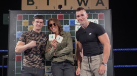 Warszawski Koks w narożniku Joanny Jędrzejczyk Gwiazdy, LIFESTYLE - Takiego wspomagania Joanna Jędrzejczyk nie miała w żadnym ze swoich dotychczasowych pojedynków. Po jej stronie podczas tej walki stanęli Owca i Ponczek z Warszawskiego Koksu. Z kim i o co biła się ta mocno umięśniona drużyna?