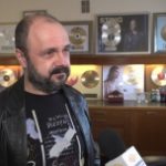 Arkadiusz Jakubik: Nie jestem typem wodzireja, który opowiada żarty i anegdoty z planu filmowego. Wolę obserwować i słuchać