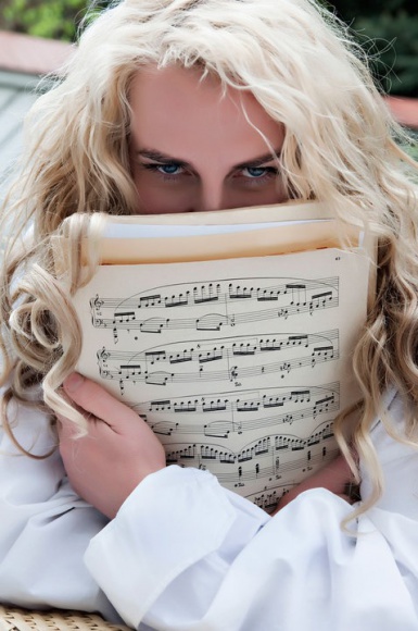 Recital Beaty Szałwińskiej w luksemburskiej Brasserie de l'Arrêt (Cubana Café) Muzyka, LIFESTYLE - W sobotę 8 sierpnia o godzinie 19:00 na scenie Brasserie de l’Arret odbędzie się recital prezentujący najnowszą płytę Beaty Szałwińskiej pt. „Jej Portret”.