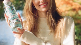 Suki Waterhouse współpracuje z Waterdrop
