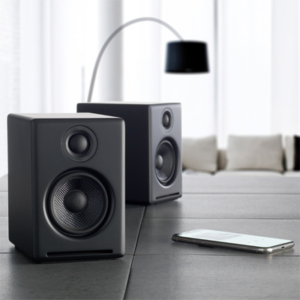 AudioengineA2black Innowacyjne systemy muzyczne, które współpracują ze wszystkimi urządzeniami i aplikacjami do przesyłania strumieniowego, bez względu na to, jak się łączysz i słuchasz.
